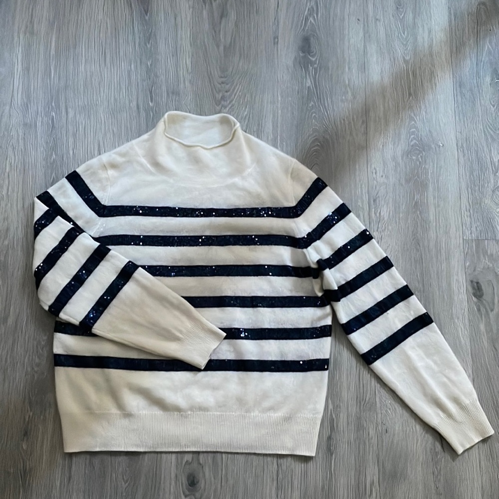 Off white cashmere thin sweater with navy blue sequin strips